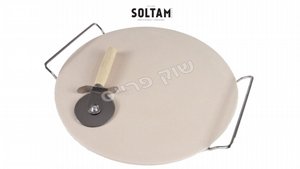 Pizza Stone משטח פיצה 33 ס''מ מאבן מעמד וגלגלת סולתם Pizza Stone משטח פיצה 33 ס''מ מאבן מעמד וגלגלת סולתם